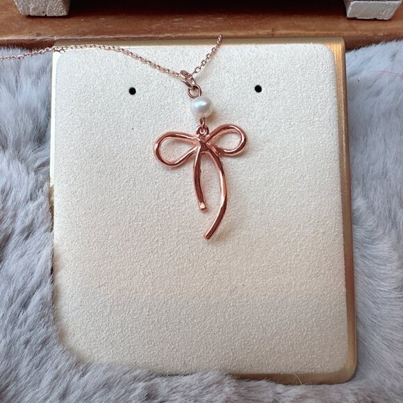 Cute Bow with Freshwater Pearl Necklace - Picture 2 of 5